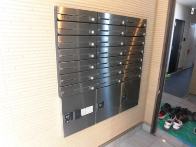 【その他共用部分】 | メゾンアイカワ | 宅配ボックスと集合郵便受けです