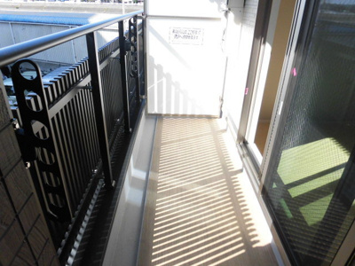 【バルコニー】 | メゾンアイカワ | 外干しのできるバルコニーです