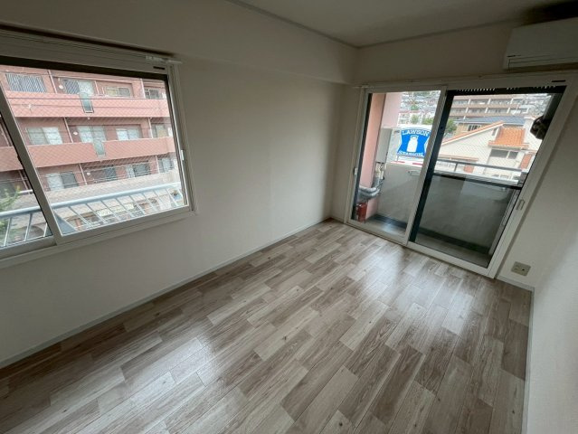 レジデンスアゼリアの居間・リビング