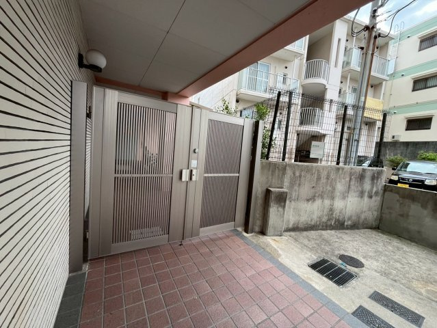 レジデンスアゼリアのエントランス