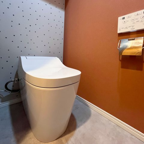 【トイレ】 | ヒューマインド南福岡かえで通り | タンクレスタイプのトイレは見た目がすっきり！お掃除がしやすいのもうれしいポイントです