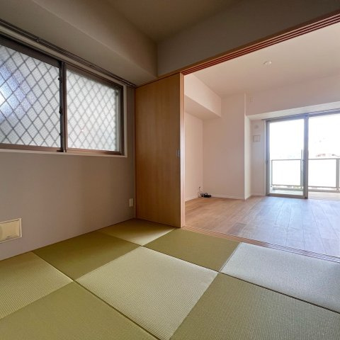 【和室】 | ヒューマインド南福岡かえで通り | リビングダイニングとつながった快適な和室のお部屋。様々な用途にお使いいただけます