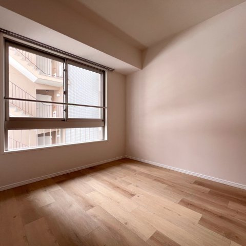 【洋室】 | ヒューマインド南福岡かえで通り | 洋室はどちらも大きな窓があり外の明かりをたっぷり室内に取り込めます