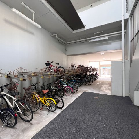 【駐輪場】 | ヒューマインド南福岡かえで通り | 屋根付きが嬉しい駐輪場はラック式で充分な台数を停められます