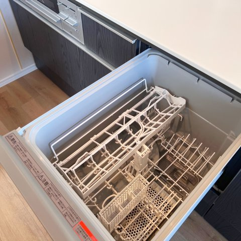 【キッチン】 | ヒューマインド南福岡かえで通り | 食洗機つきなので、忙しい朝もサッと片づけできていつでもキレイなキッチンをキープできます