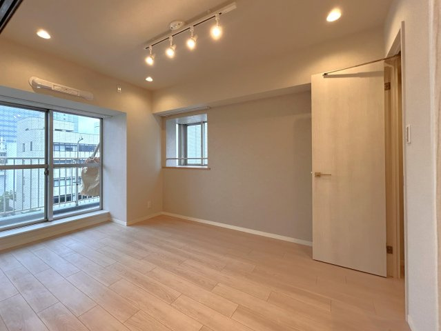 ライオンズマンション東陽町第3のその他|穏やかな風と陽光を導き、プライバシーに配慮された設計プランを採用し、居住性を一段と心地よいものにしています。明るく開放的な空間を演出しております。