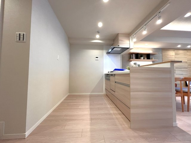 ライオンズマンション東陽町第3のその他|オープンでのびやかな空間を生み出す、こだわりの広がりとゆとり。家族と過ごす時間を大切にしたい方にぴったりの明るくゆとりある住空間です。窓からの日差しがリビングの隅々までしっかりと届きます！