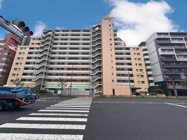 ライオンズマンション東陽町第3のその他|家族みんなが爽やかに健やかに過ごせるように、溢れる光をたっぷり取り込んだリビングダイニング。集いの場、憩いの場としての快適性を求めたやすらぎの空間です