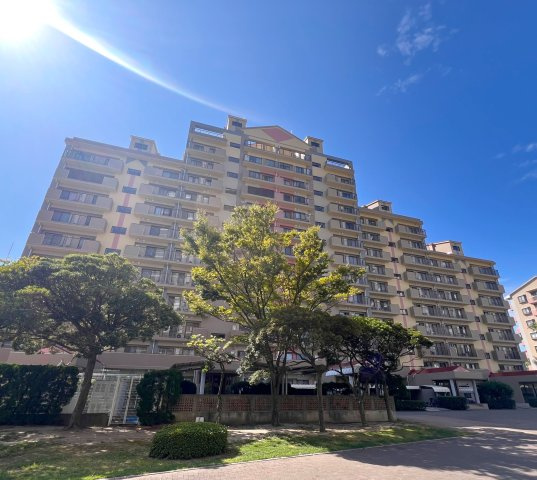 【外観】 | リベーラガーデンE棟 | 総戸数103戸のビッグコミュニティ！ 学校も近いので子育て中のファミリーにもおススメです