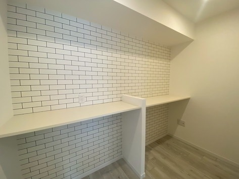 【収納】 | ユートピア天拝 | キッチン背面にパントリーがあるので、食品ストックやキッチン用品をスッキリ収納できます