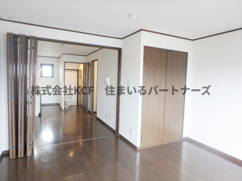 クラウンVの居間・リビング|ゆったりとした居間です