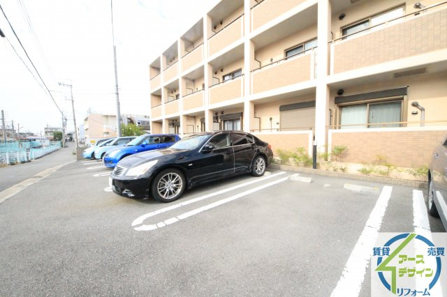 フラット　Fの駐車場