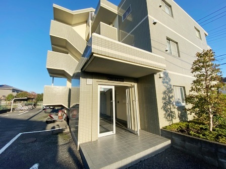 グリーンパークタニグチⅡのエントランス|ゆとりのあるエントランスです