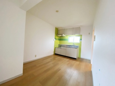 グリーンパークタニグチⅡの居間・リビング|ゆったり過ごせる居間です