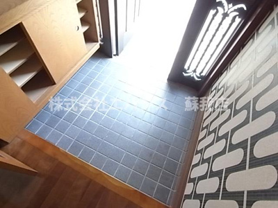 【玄関】 | タマナ仁戸名戸建貸家 | 明るい玄関です