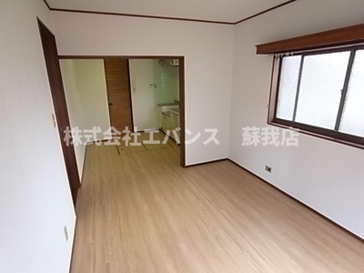 【居間・リビング】 | タマナ仁戸名戸建貸家 | ゆったり過ごせる居間です