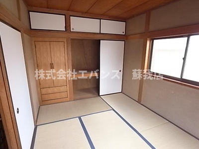 【寝室】 | タマナ仁戸名戸建貸家 | 広くて明るい寝室