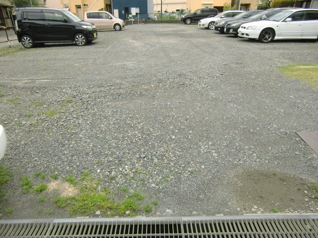 さいたま市南区鹿手袋２丁目のアパートの駐車場|車をお持ちの方に嬉しい駐車場付きの物件です