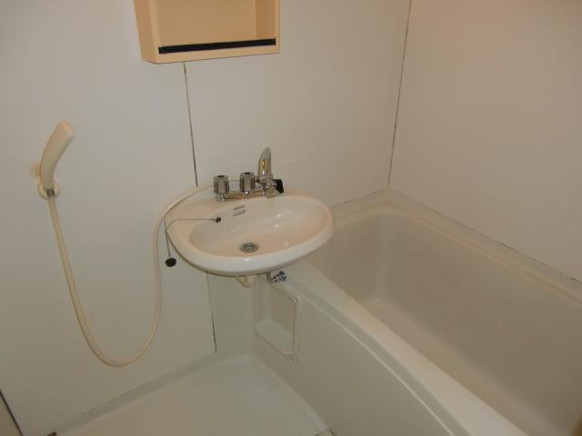 コーポ谷口Ⅱの浴室|落ち着いた空間のお風呂です