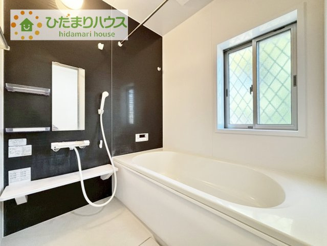 【浴室】 | 取手市谷中　中古戸建 | 清潔感のある浴室は自分一人のリラックス空間を演出してくれます。もちろんお子様と一緒でも十分な広さがあり快適です(^^♪