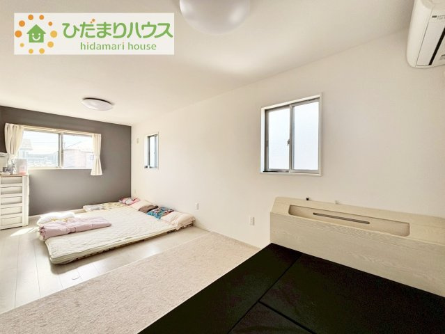 【寝室】 | 取手市谷中　中古戸建 | 気品のある柄のアクセントクロス♪寝室をおしゃれに演出してくれます(*^^*)