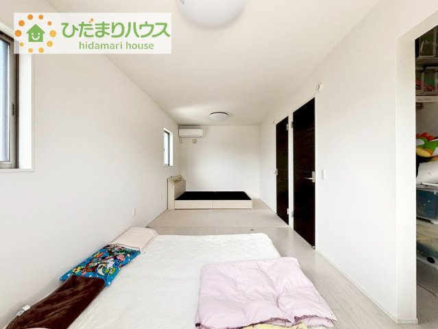【寝室】 | 取手市谷中　中古戸建 | 広めの主寝室は、ベッドの他にもパソコンデスクやドレッサーなども置けちゃいます(*^-^*)