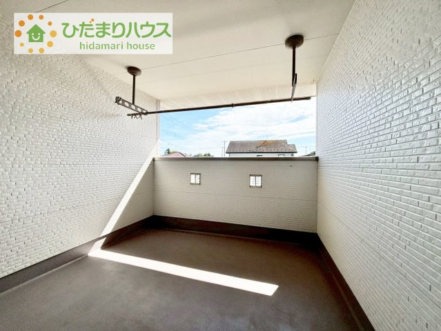 【バルコニー】 | 取手市谷中　中古戸建 | 広々としたバルコニーは、大量の洗濯物を干しても余裕！
雨の日も安全なインナーバルコニー☆安心してお出かけできますね(^_-)-☆