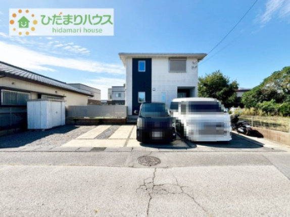 【駐車場】 | 取手市谷中　中古戸建 | 駐車場並列4台分！ワゴン車+軽自動車はもちろん、パパのお仕事の車も停められますね♪