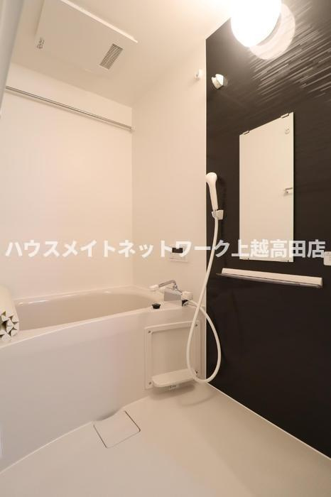 ラグナタウン西城 Ａの浴室|追焚機能付
