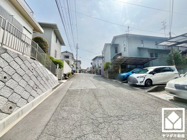 八幡市男山指月の前面道路含む現地写真