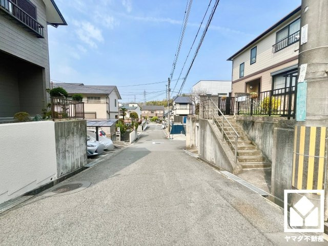 八幡市男山指月の前面道路含む現地写真