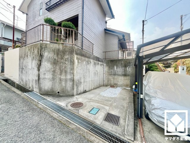 八幡市男山指月の駐車場