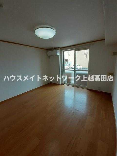 エテルノ　カーサの居間・リビング|洋室