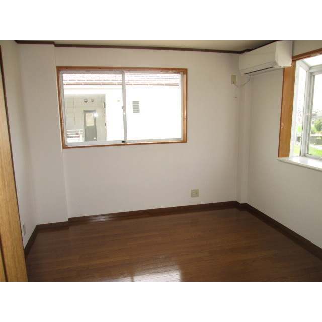 三浦コーポ２０００の居間・リビング|南洋室