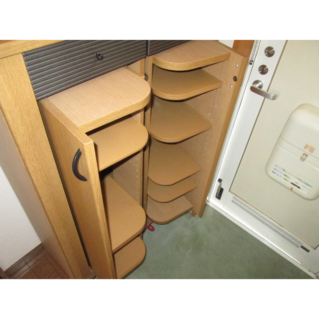 三浦コーポ２０００の玄関|下駄箱