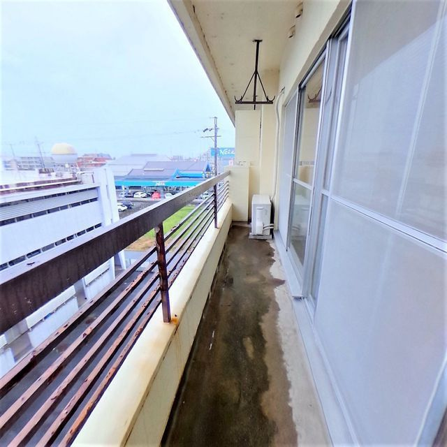 中秀ビルのバルコニー