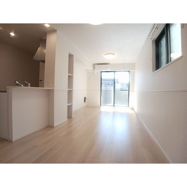 岐阜市岩栄町１丁目のアパートの居間・リビング