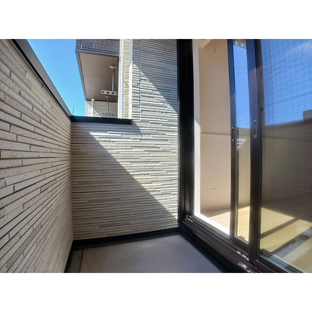 岐阜市岩栄町１丁目のアパートのバルコニー