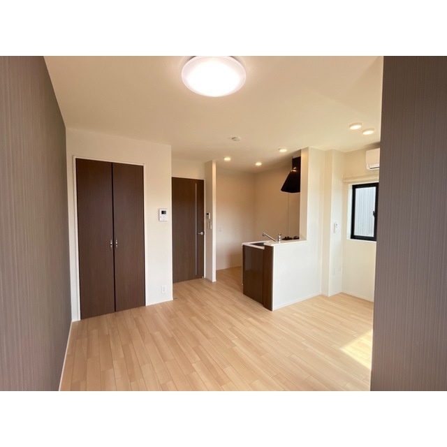 岐阜市北一色２丁目のアパートの居間・リビング