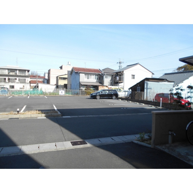 岐阜市寿町４丁目のアパートの駐車場