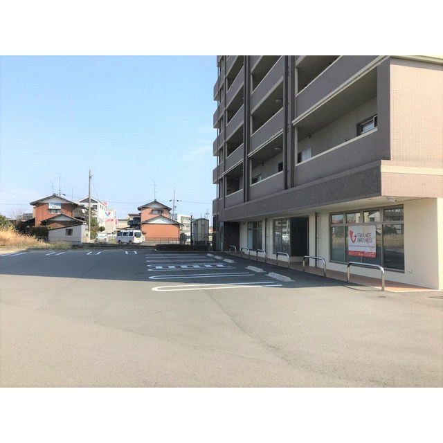 ラ・ミノールⅢの駐車場