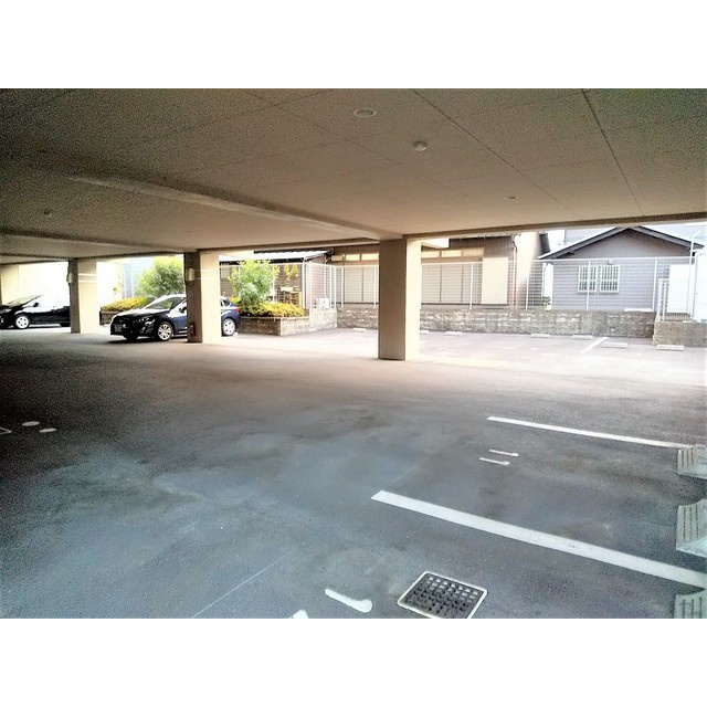 ラ・ミノールⅡの駐車場