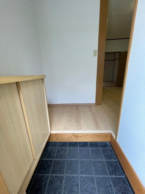 【玄関】 | 栄コーポ | 写真は入居前の過去のものです。