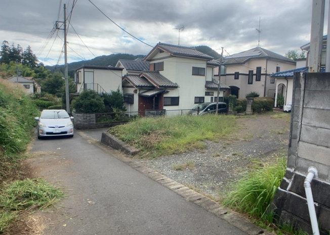 【外観】 | 人が暮らすうえで日光は大切な要素となります。日当たりの良さは譲れないポイントですね。併せて近くに大きな建築物の建築予定がないか、あるいはそれが可能な土地が近くにないか事前に確認することもお勧めします。
