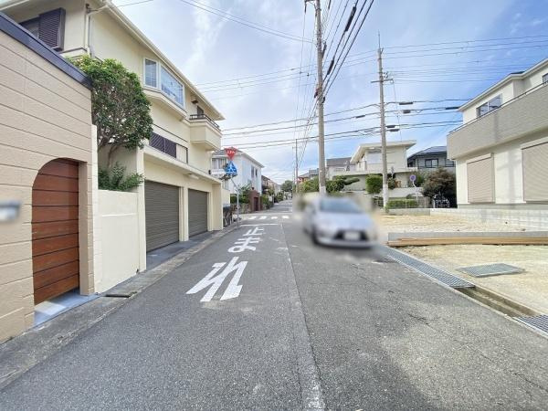 【前面道路含む現地写真】