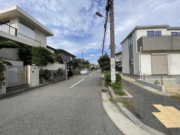 【前面道路含む現地写真】