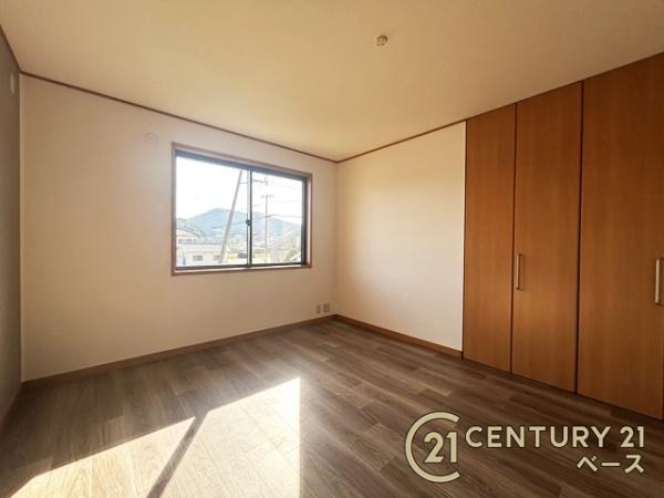 御所市柏原　一戸建の洋室|明るい雰囲気の洋室です！