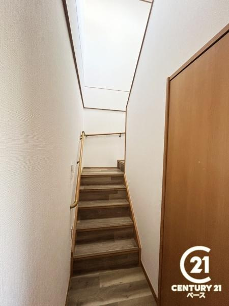 御所市柏原　一戸建の内装|こちらは階段になっております。
