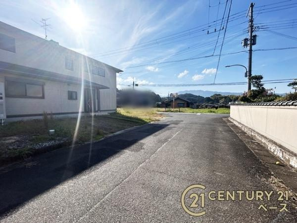 御所市柏原　一戸建の前面道路含む現地写真|落ち着いた雰囲気の住宅地内です！