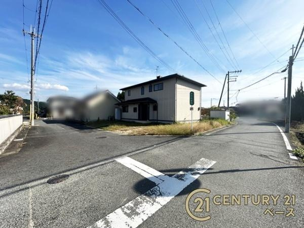 御所市柏原　一戸建の前面道路含む現地写真|道路路の高低差もなく駐車も楽々！